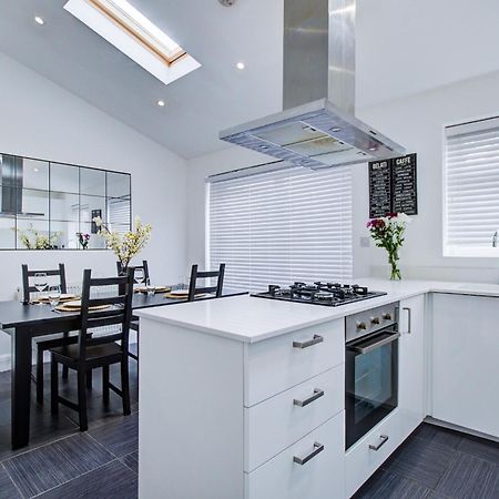 High End Apartments Хендон Экстерьер фото